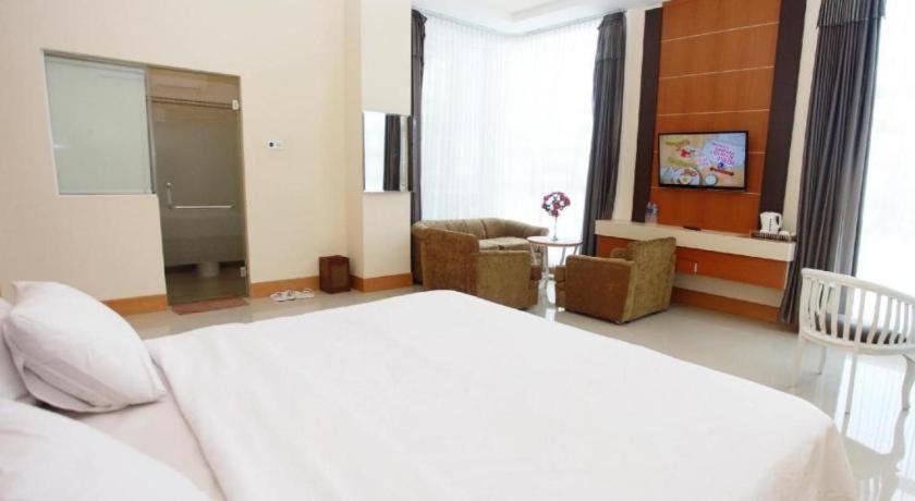 Horison Plaza Tegal Hotel Exterior photo